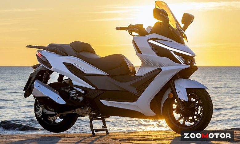 اس وای ام CN 400 یا CRUiSYM 400 در نور غروب کنار دریا